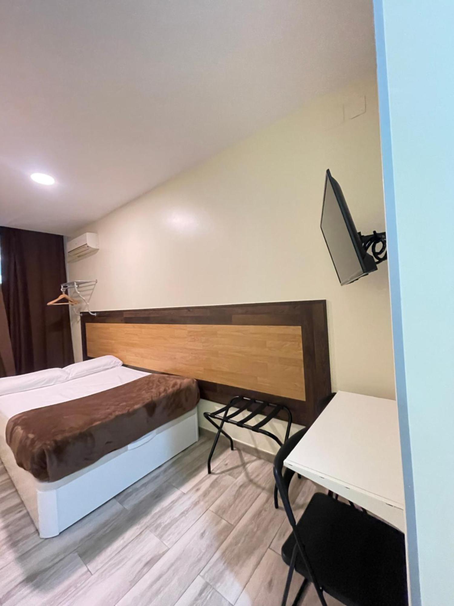 Hostal Oliver Madrid Exterior photo
