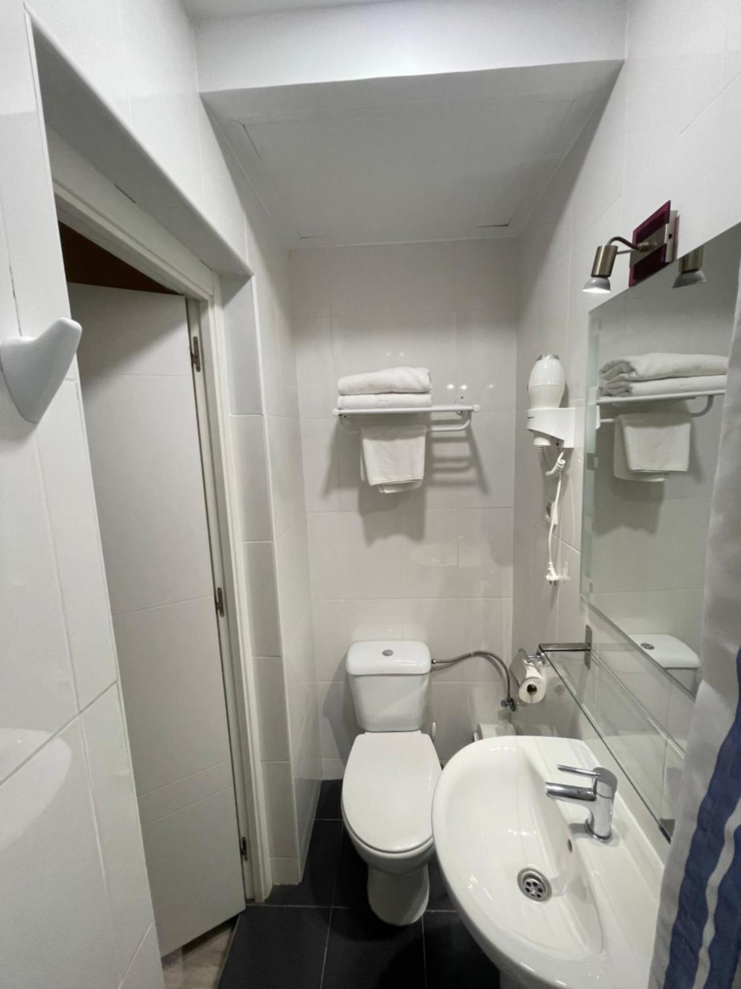 Hostal Oliver Madrid Exterior photo