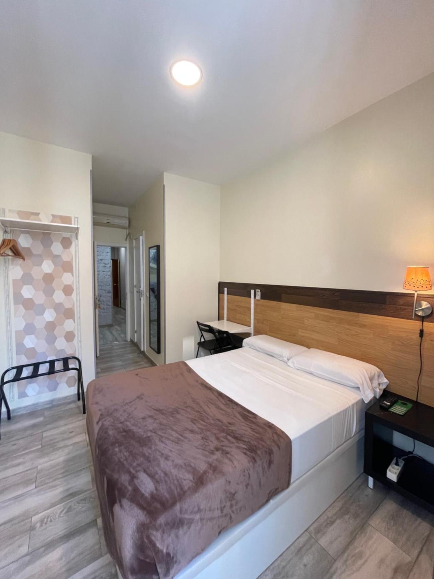 Hostal Oliver Madrid Exterior photo