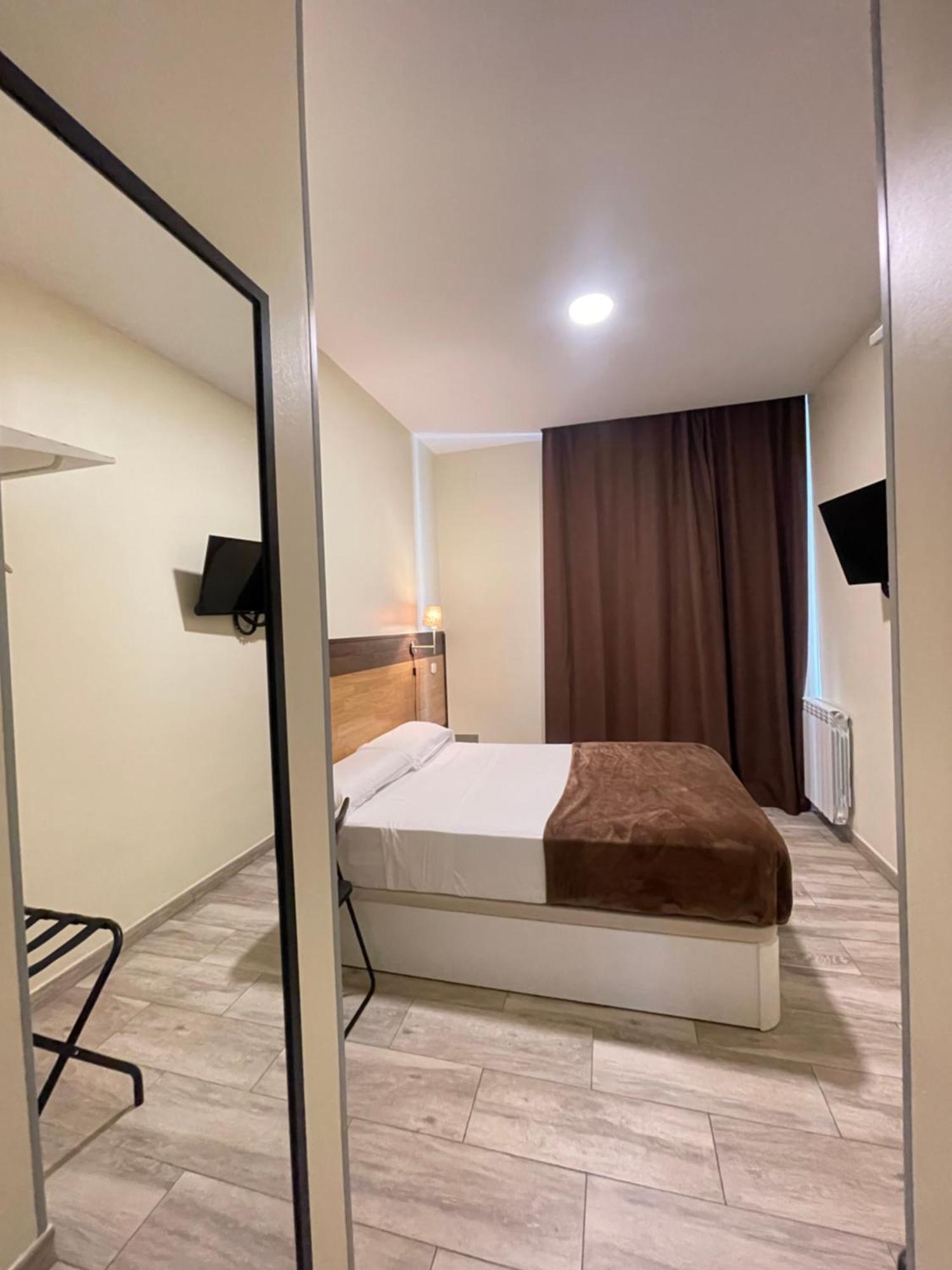 Hostal Oliver Madrid Exterior photo