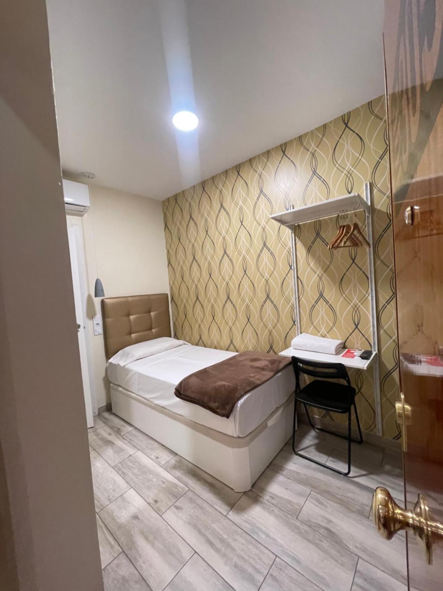 Hostal Oliver Madrid Exterior photo