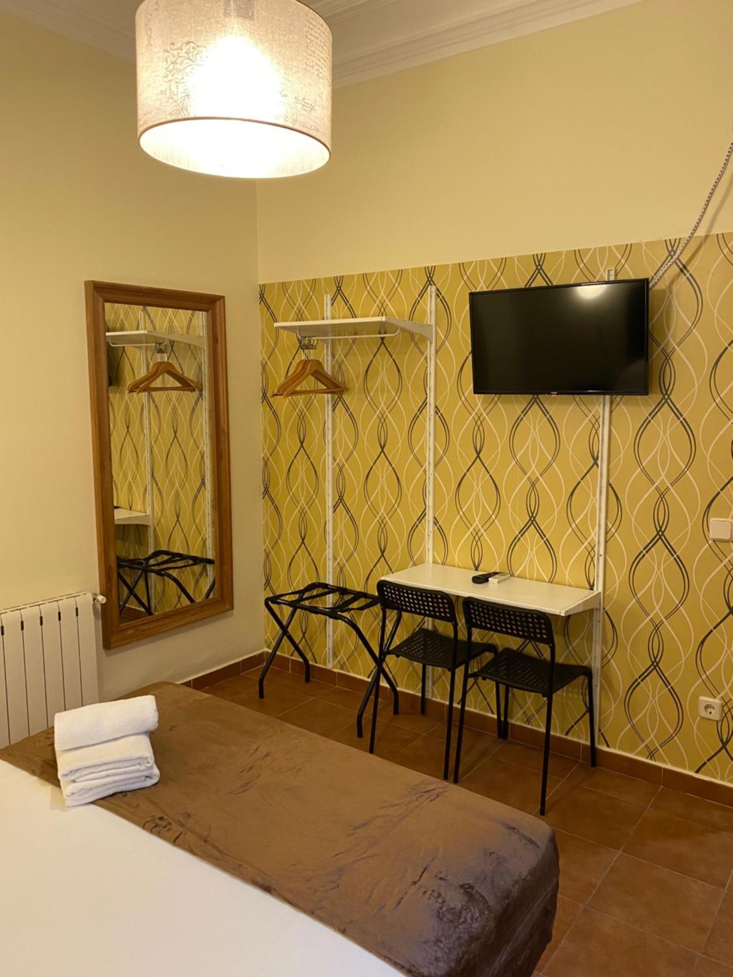 Hostal Oliver Madrid Exterior photo