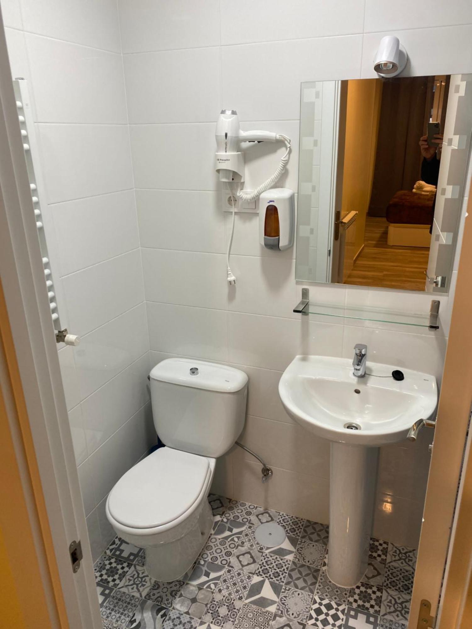 Hostal Oliver Madrid Exterior photo