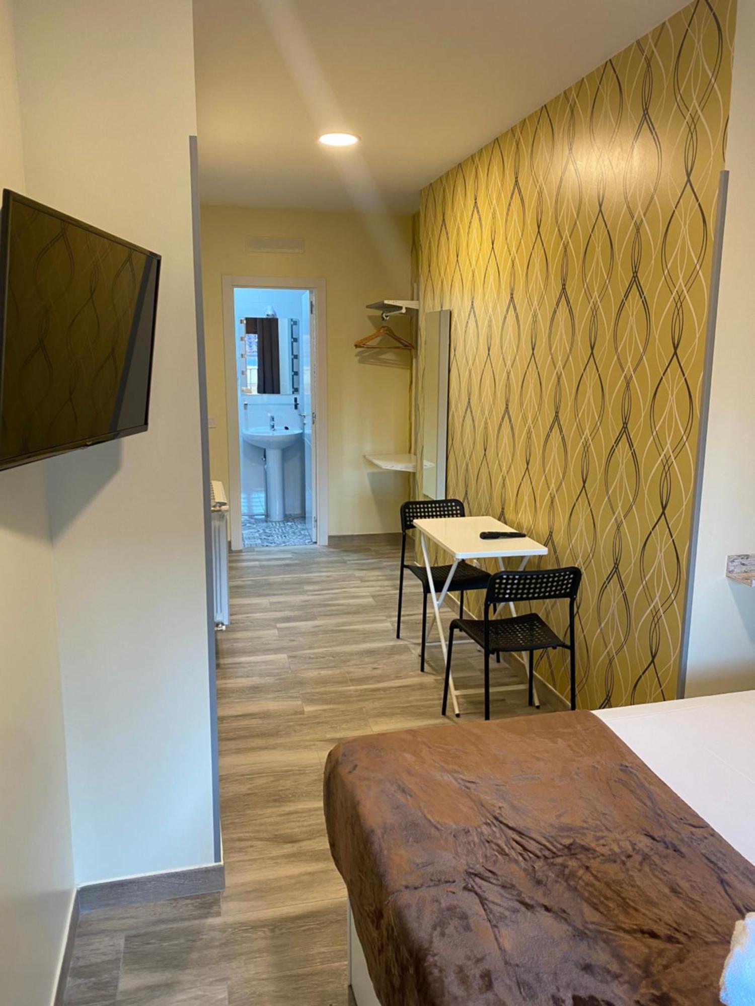 Hostal Oliver Madrid Exterior photo