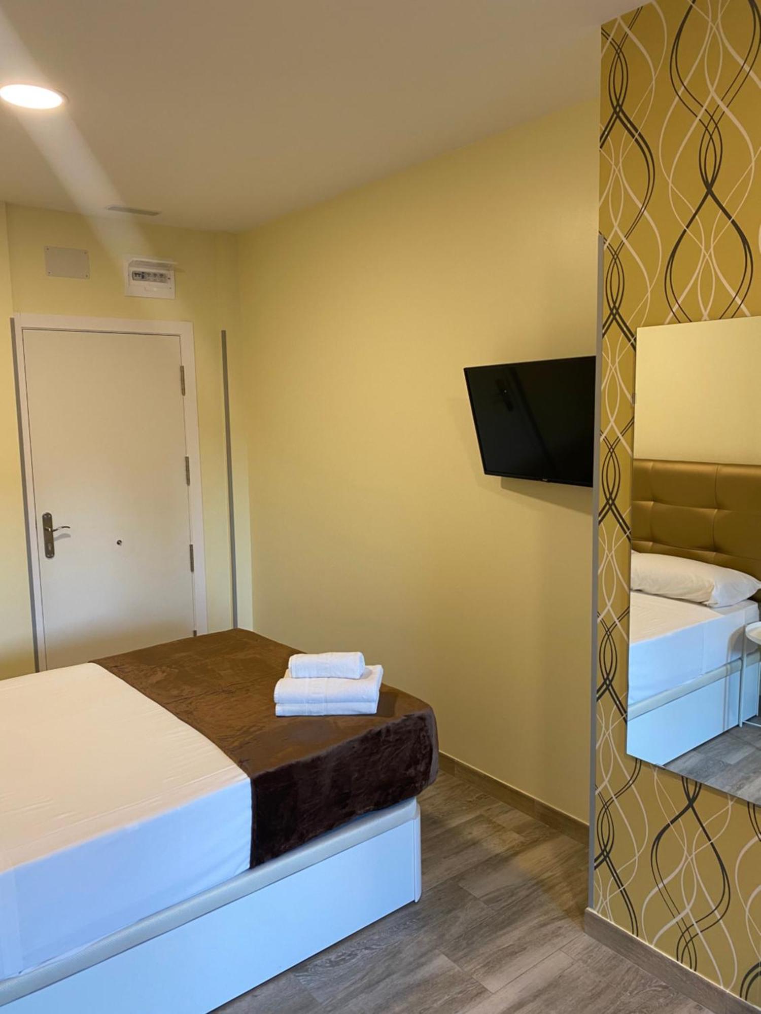 Hostal Oliver Madrid Exterior photo