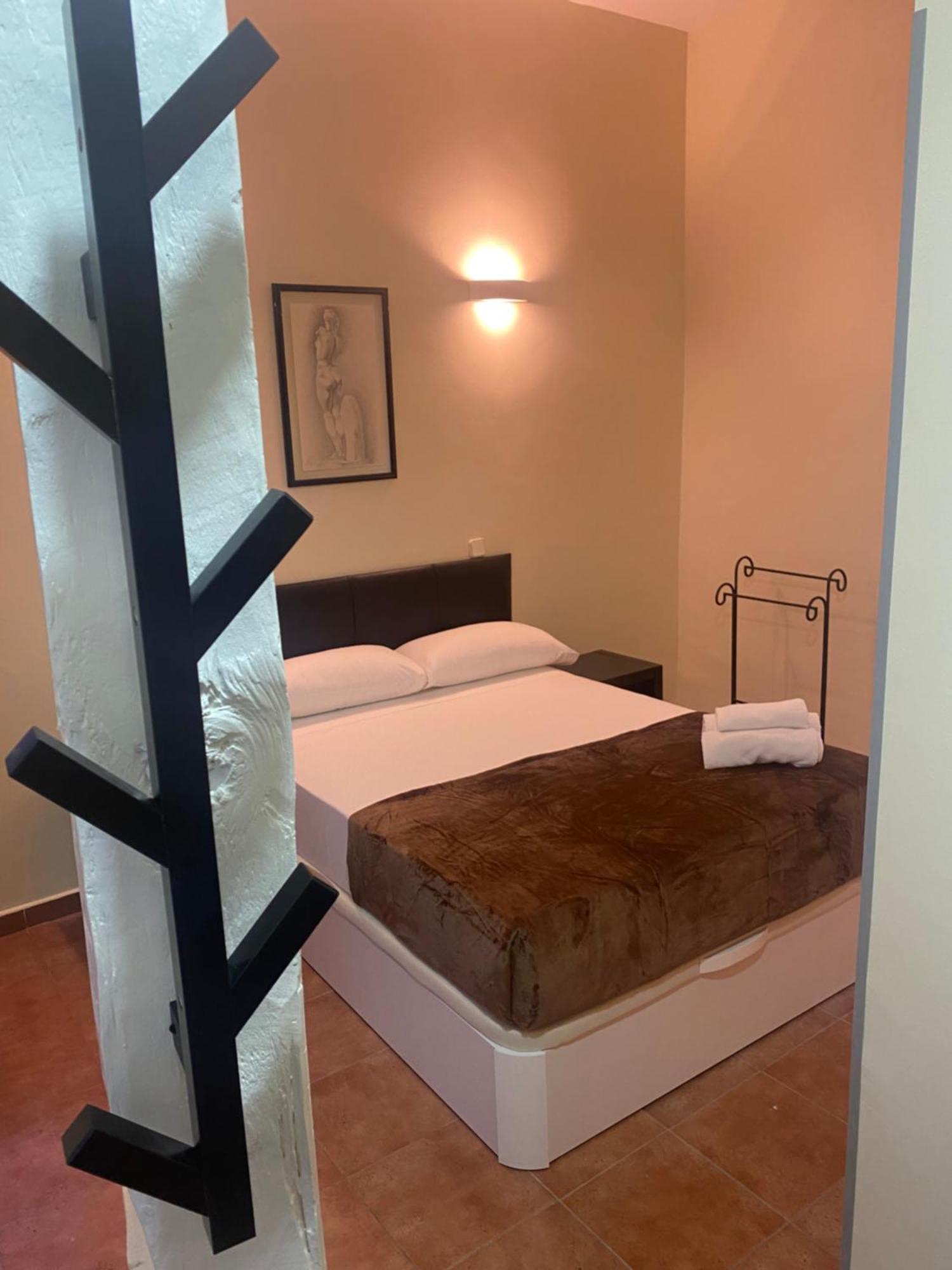 Hostal Oliver Madrid Exterior photo