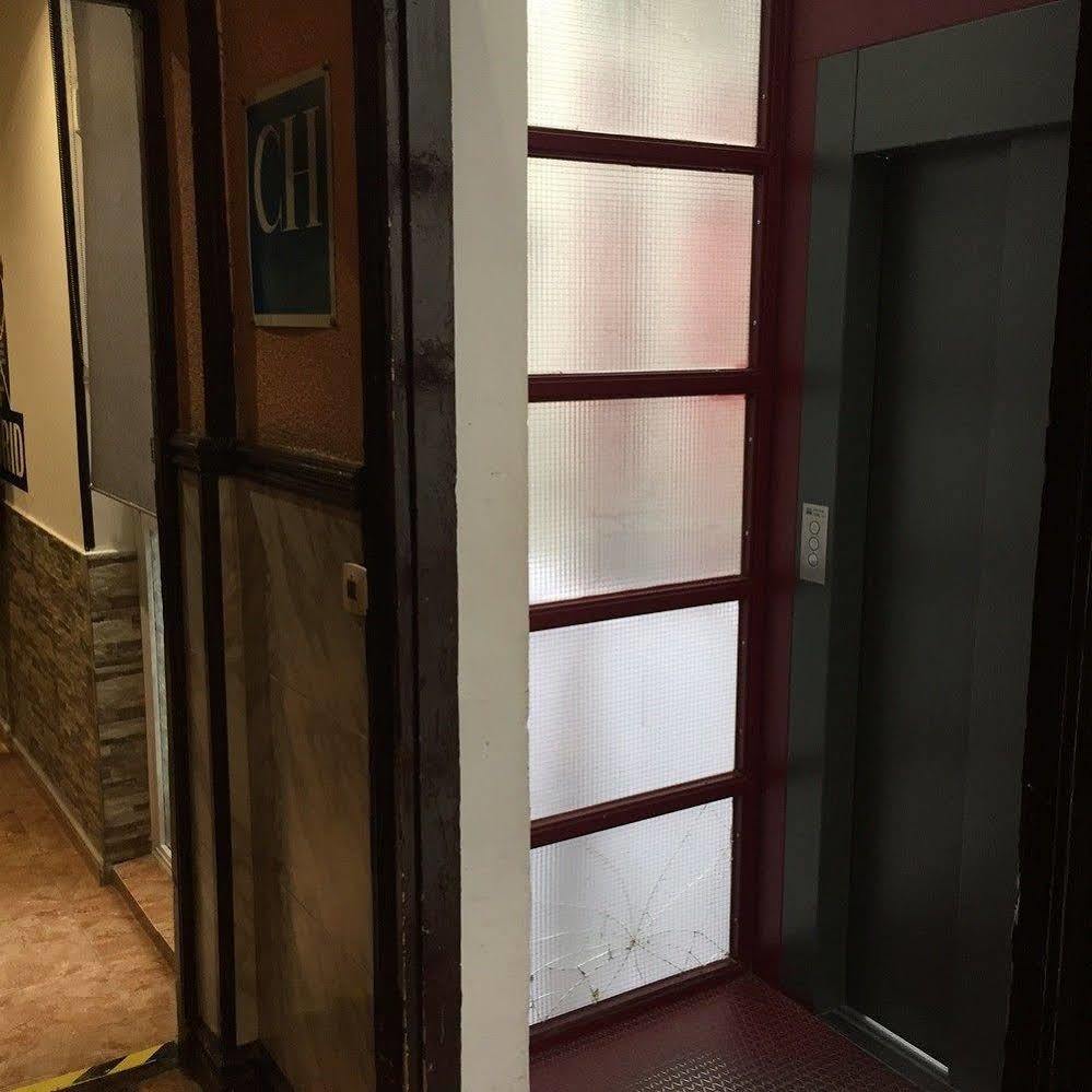 Hostal Oliver Madrid Exterior photo