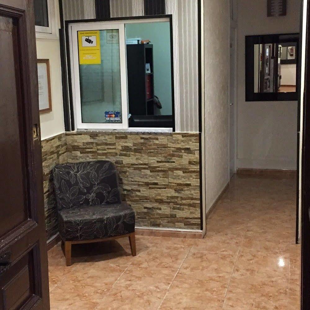 Hostal Oliver Madrid Exterior photo