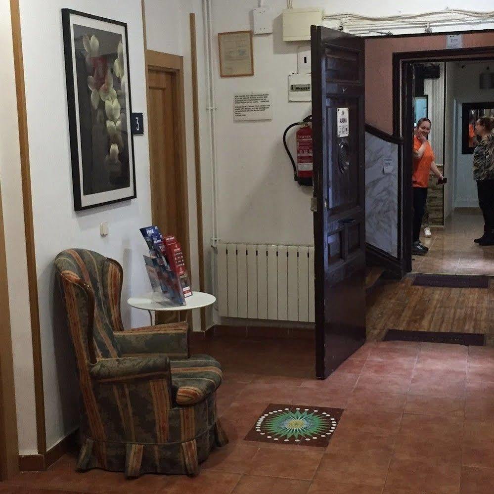 Hostal Oliver Madrid Exterior photo
